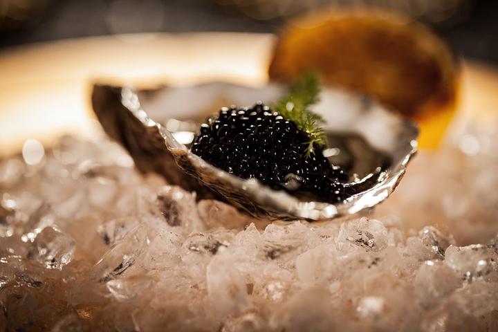 Duo Gillardeau Oysters and Antonius Caviar Siberian Prestige