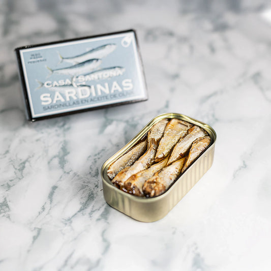 Petites sardines à l'huile d'olive Casa Santoña, boîte fermée