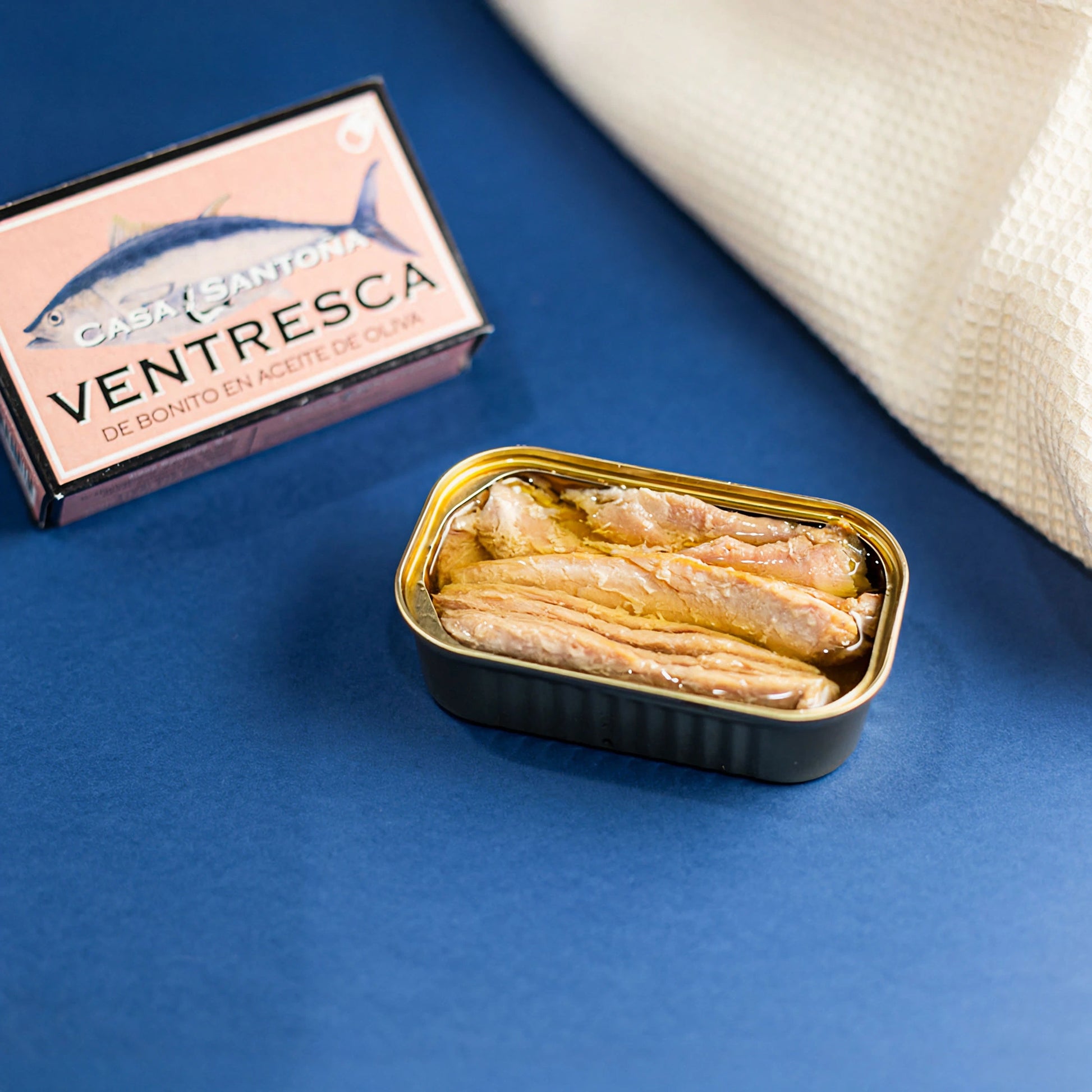 Casa Santoña tuna belly ventresca in olive oil, alternate view